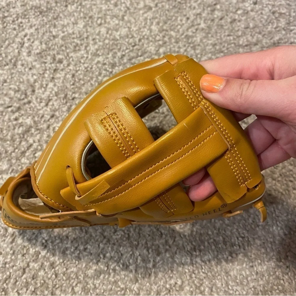 Rawlings RBG158 Baseball Glove Cal Ripken Jr. 9” Youth Deep Well Pocket